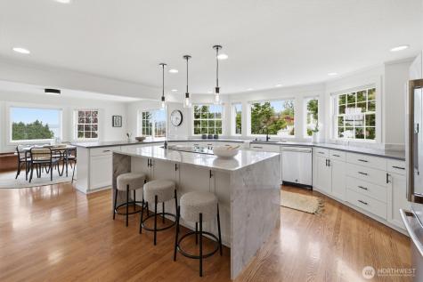 18124 Riviera Place SW Normandy Park WA 98166