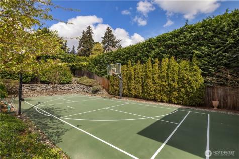 8551 NE Juanita Drive Kirkland WA 98034