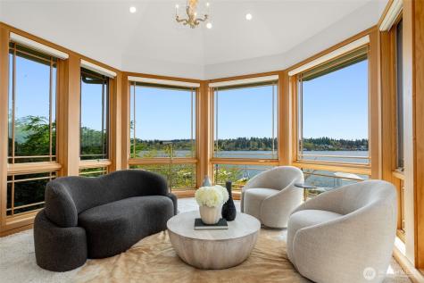 8551 NE Juanita Drive Kirkland WA 98034