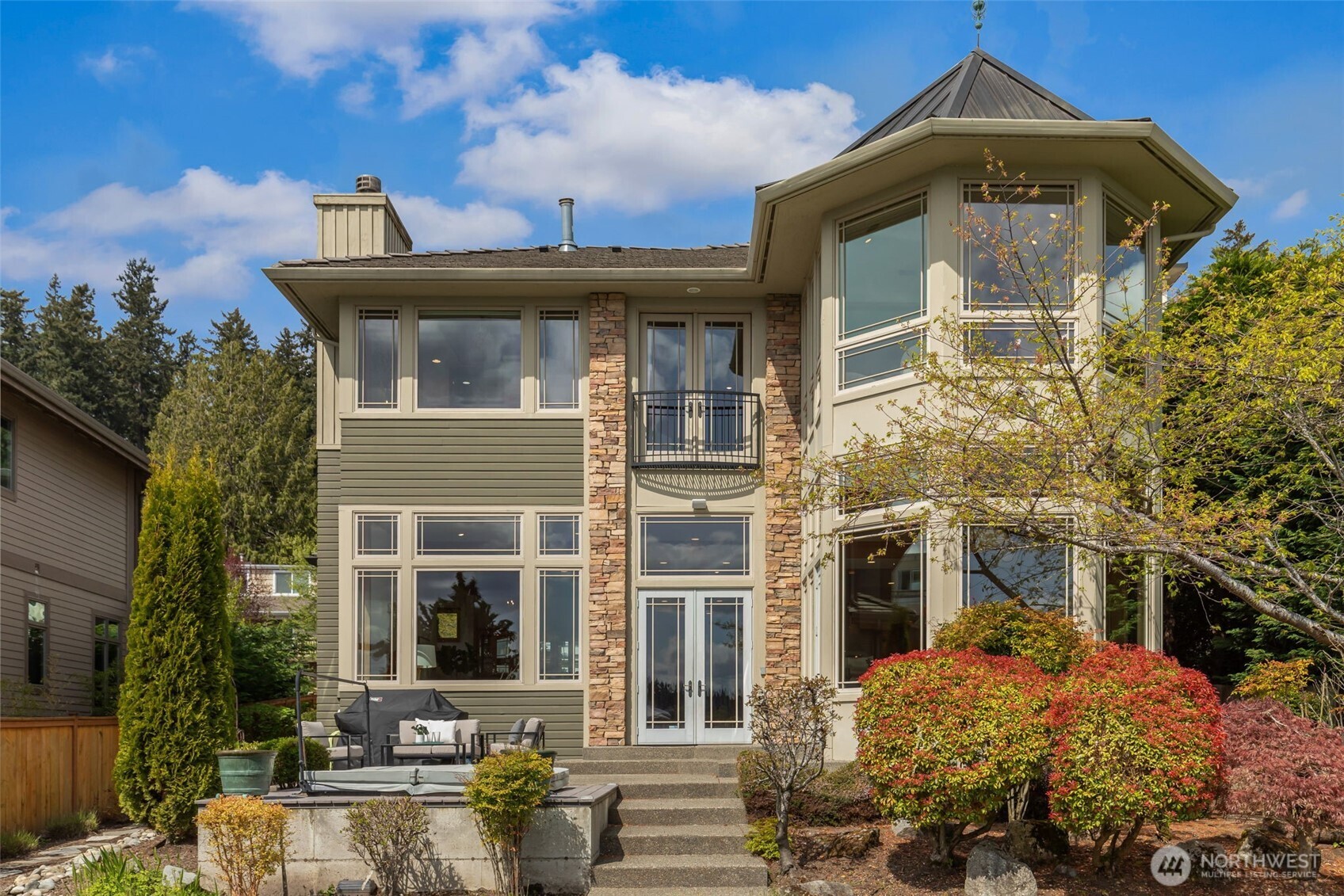 8551 NE Juanita Drive Kirkland WA 98034