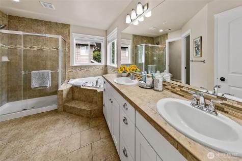 1528 211th Place NE Sammamish WA 98074