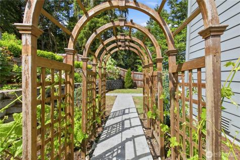 2106 E 45th Court Tacoma WA 98404
