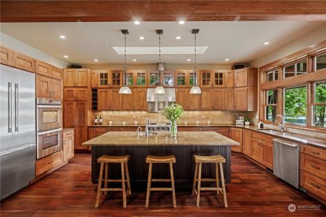 1752 W Beaver Lake Drive SE Sammamish WA 98075