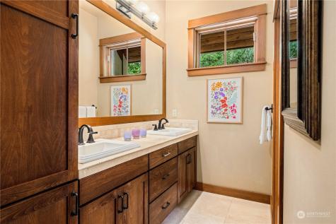 1752 W Beaver Lake Drive SE Sammamish WA 98075