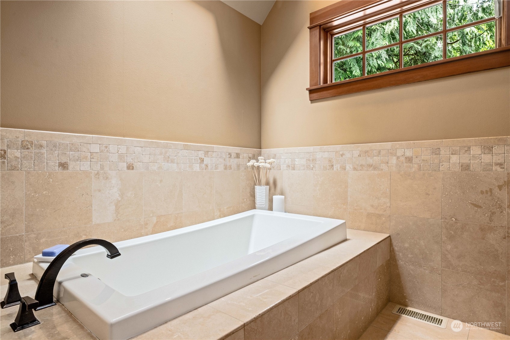 1752 W Beaver Lake Drive SE Sammamish WA 98075