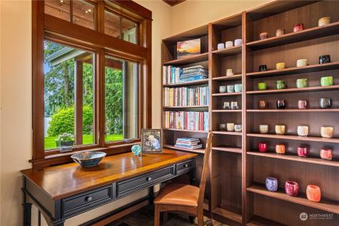 1752 W Beaver Lake Drive SE Sammamish WA 98075