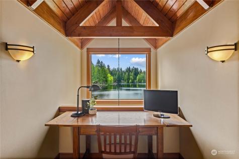 1752 W Beaver Lake Drive SE Sammamish WA 98075