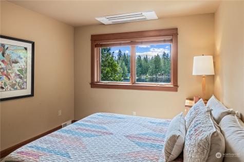 1752 W Beaver Lake Drive SE Sammamish WA 98075