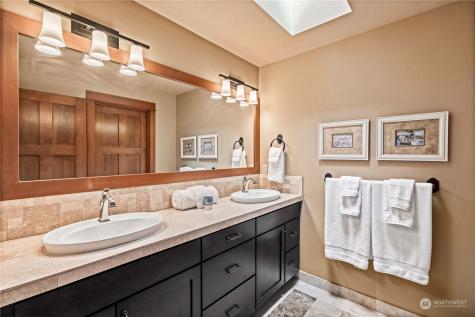 1752 W Beaver Lake Drive SE Sammamish WA 98075