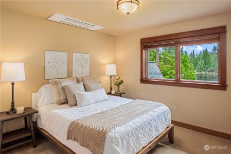 1752 W Beaver Lake Drive SE Sammamish WA 98075