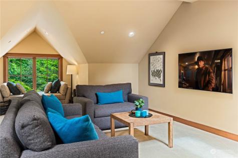 1752 W Beaver Lake Drive SE Sammamish WA 98075