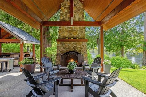 1752 W Beaver Lake Drive SE Sammamish WA 98075