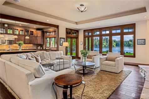 1752 W Beaver Lake Drive SE Sammamish WA 98075