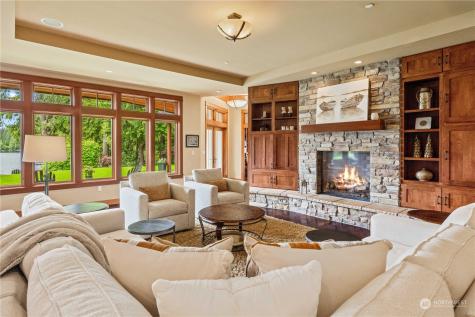 1752 W Beaver Lake Drive SE Sammamish WA 98075