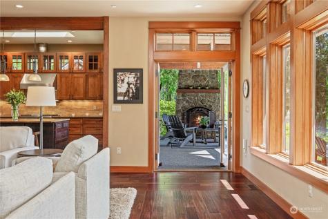 1752 W Beaver Lake Drive SE Sammamish WA 98075