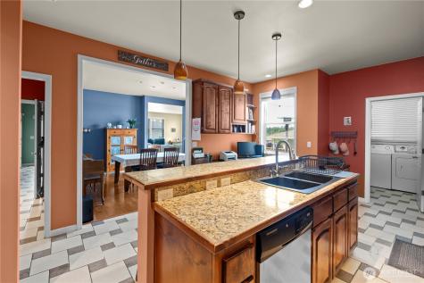 2140 SW Vista Park Drive Oak Harbor WA 98277