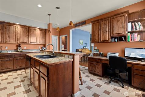 2140 SW Vista Park Drive Oak Harbor WA 98277