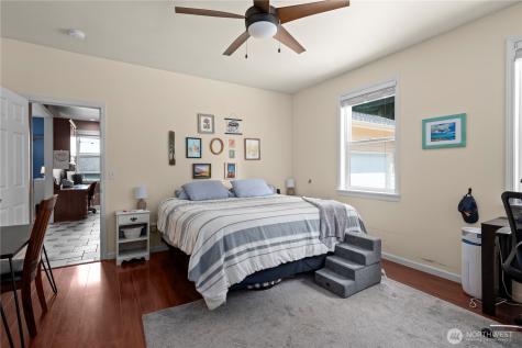 2140 SW Vista Park Drive Oak Harbor WA 98277