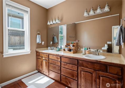 2140 SW Vista Park Drive Oak Harbor WA 98277