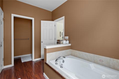 2140 SW Vista Park Drive Oak Harbor WA 98277