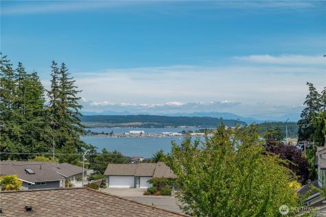 2140 SW Vista Park Drive Oak Harbor WA 98277