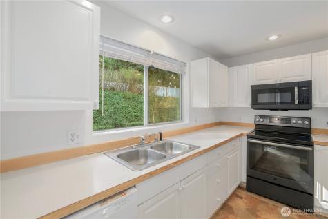 3814 Crystal Ridge Drive SE Puyallup WA 98372