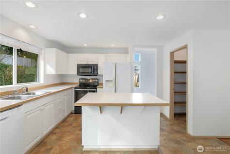 3814 Crystal Ridge Drive SE Puyallup WA 98372