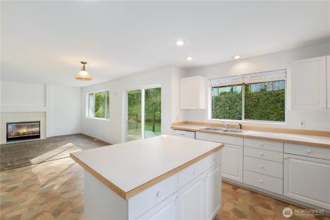 3814 Crystal Ridge Drive SE Puyallup WA 98372