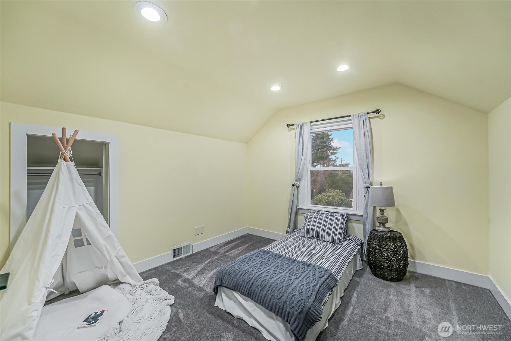 10230 62nd Avenue S Seattle WA 98178