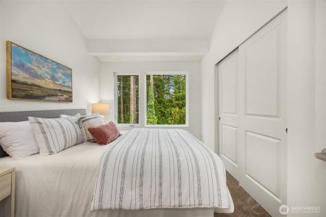 1359 Nolta Loop NE Bainbridge Island WA 98110