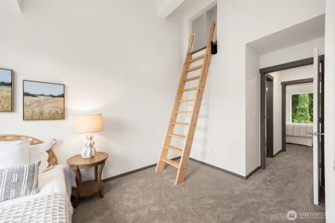 1359 Nolta Loop NE Bainbridge Island WA 98110