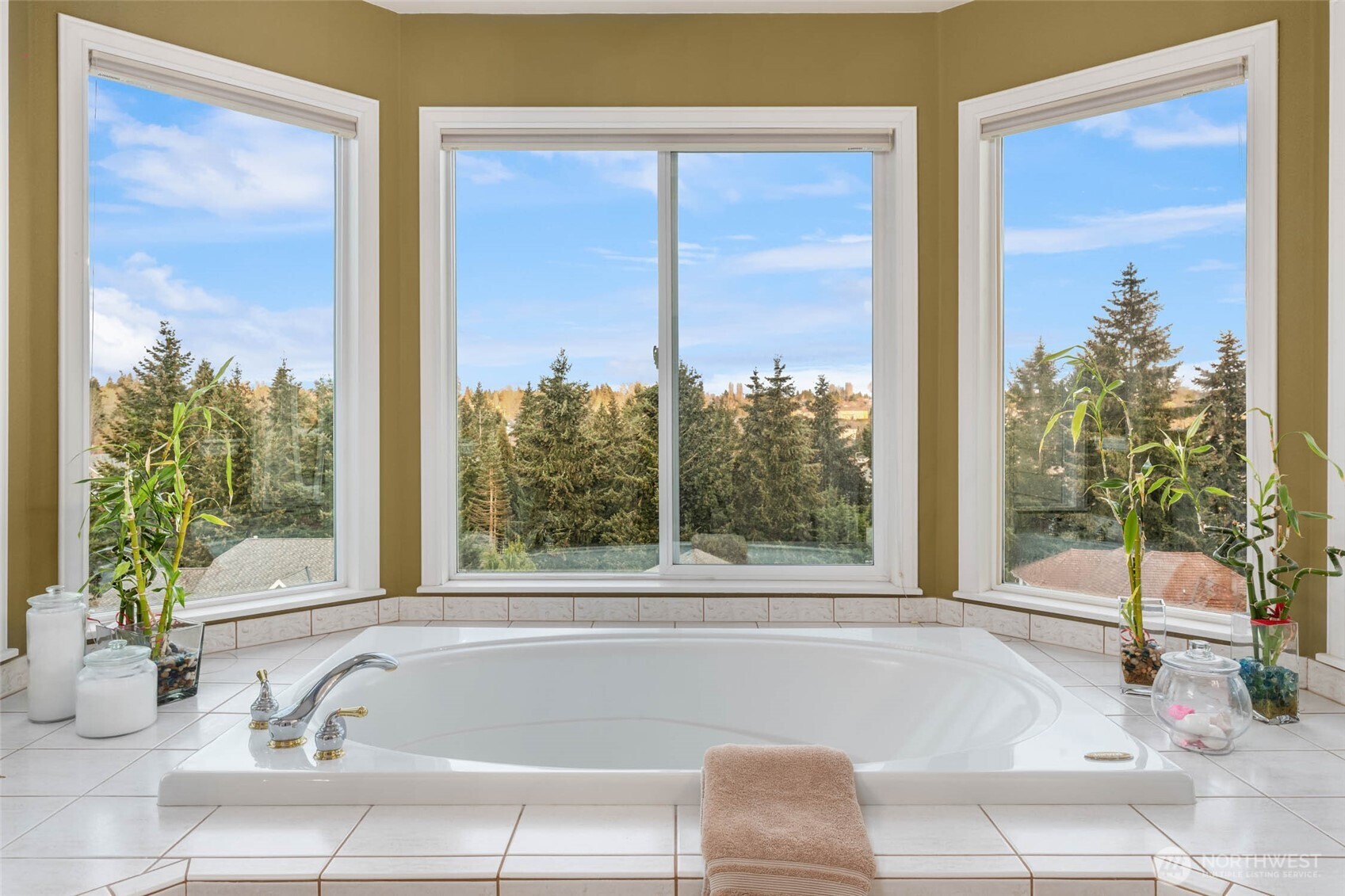 4320 Country Club Drive NE Tacoma WA 98422