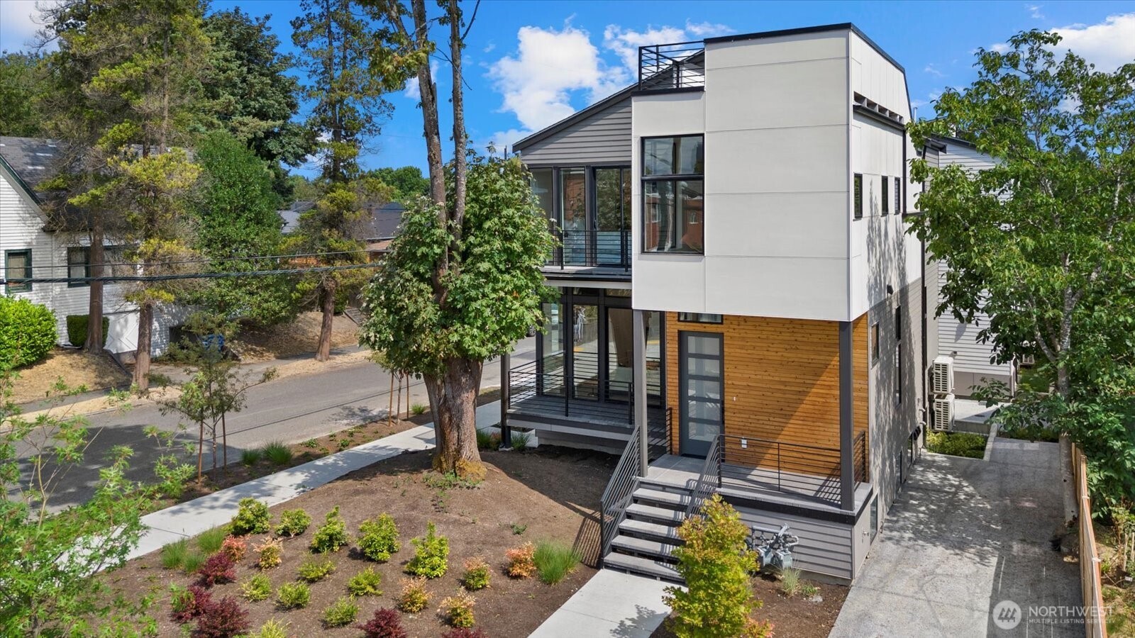 128 24th Avenue Seattle WA 98122