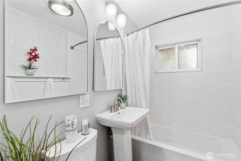 2300 NE 8th Place Renton WA 98056