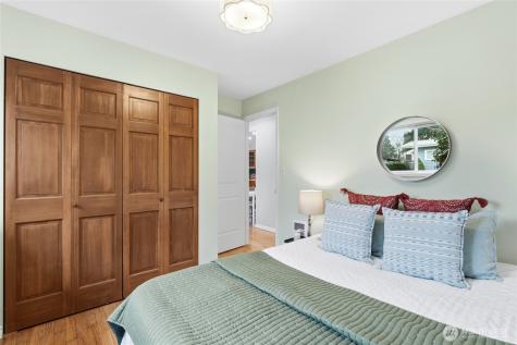 2300 NE 8th Place Renton WA 98056