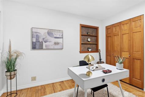 2300 NE 8th Place Renton WA 98056