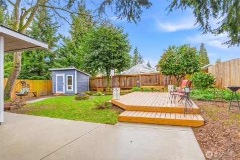 2300 NE 8th Place Renton WA 98056