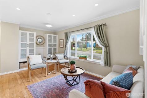2300 NE 8th Place Renton WA 98056