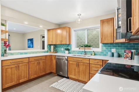 2300 NE 8th Place Renton WA 98056