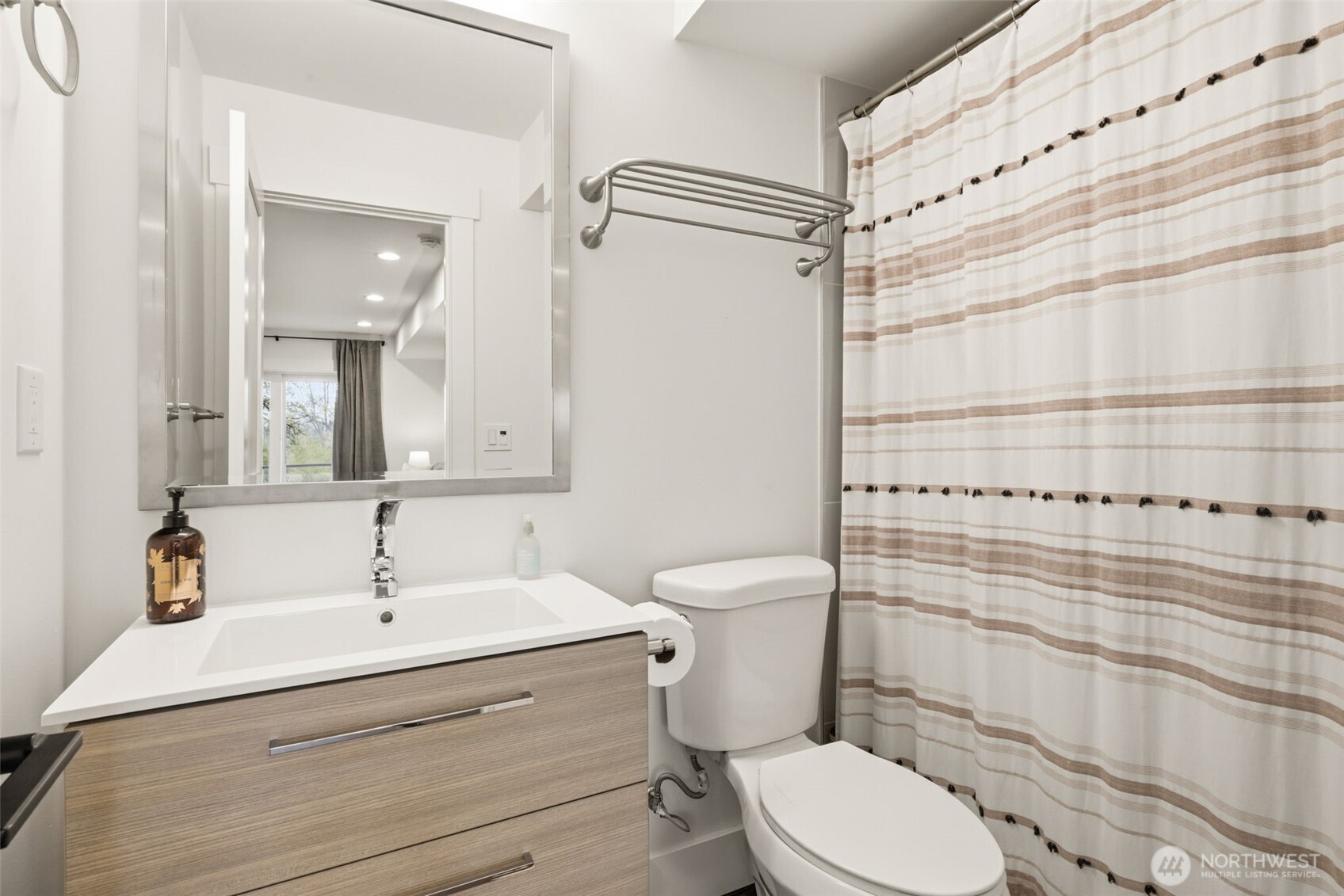 1070 25th Avenue E Seattle WA 98112