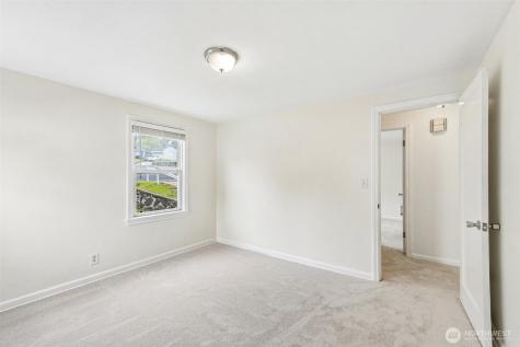 517 Bronson Way NE Renton WA 98056