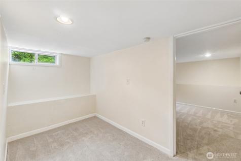 517 Bronson Way NE Renton WA 98056