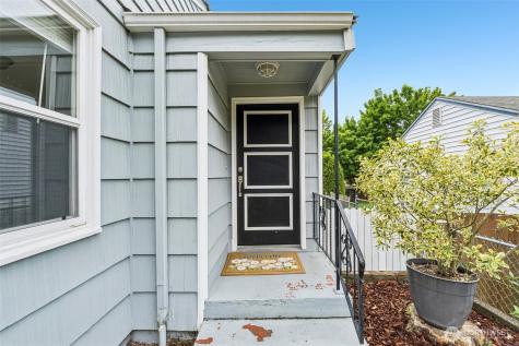 517 Bronson Way NE Renton WA 98056