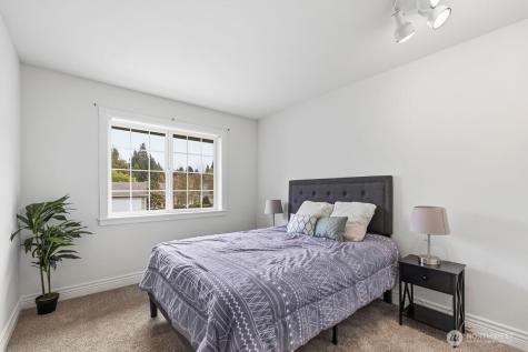 1728 Amber Boulevard Puyallup WA 98372