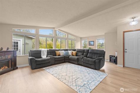 17373 Woodcrest Drive NE Bothell WA 98011
