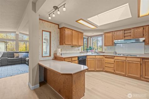 17373 Woodcrest Drive NE Bothell WA 98011