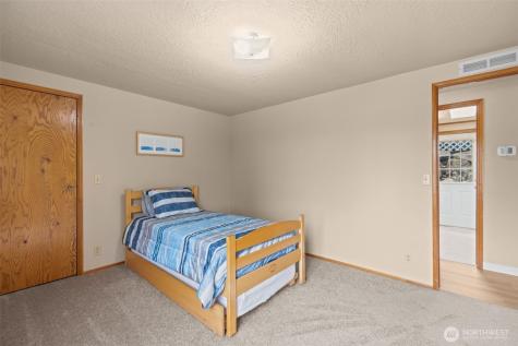 17373 Woodcrest Drive NE Bothell WA 98011
