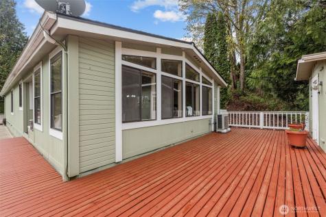 17373 Woodcrest Drive NE Bothell WA 98011
