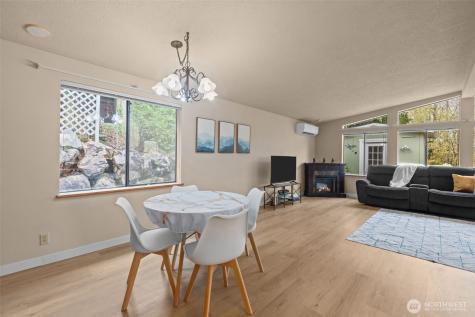 17373 Woodcrest Drive NE Bothell WA 98011