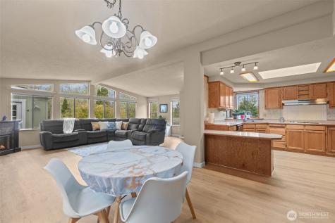 17373 Woodcrest Drive NE Bothell WA 98011